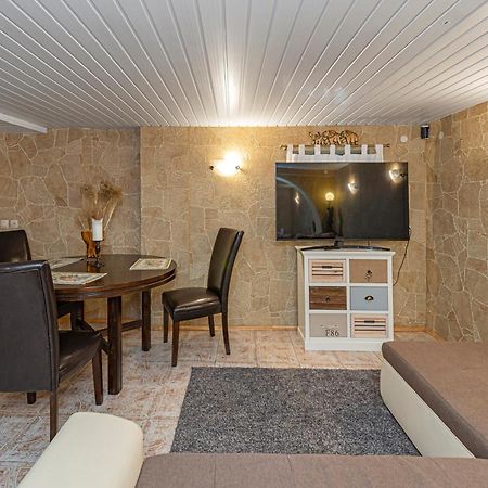 Spacious Studio Apartment By Polo Apartments Каунас Екстериор снимка